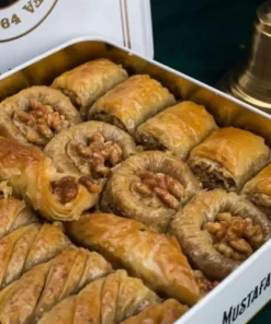 4 Mixed Walnut Baklava - Hafiz Mustafa (1000g/35.27oz) Zoomed